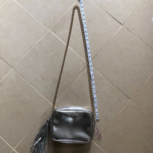 NEW - Victoria's Secret Silver Chain Link Strap Faux Snakeskin Crossbody Bag - Picture 10 of 15
